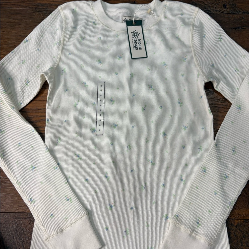 Alpine Design crème color Thermal Top Floral Accents waffle knit small nwt